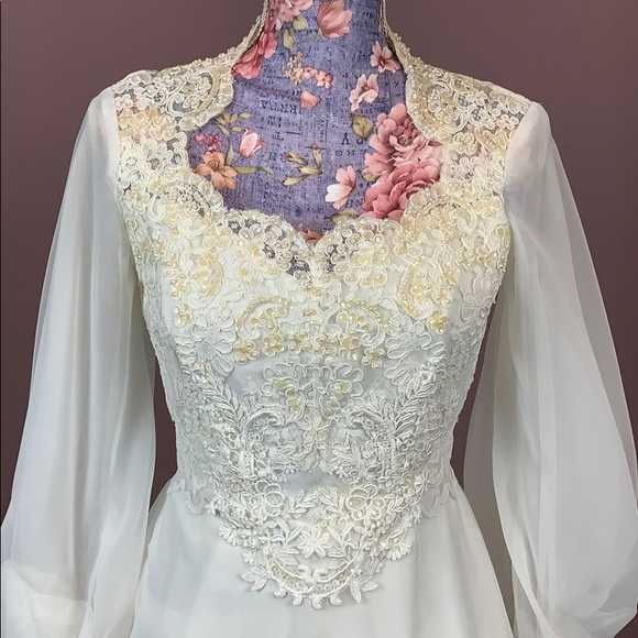 💐 Vintage Lace Union Made Wedding Gown 💐 - Picture 2 of 16